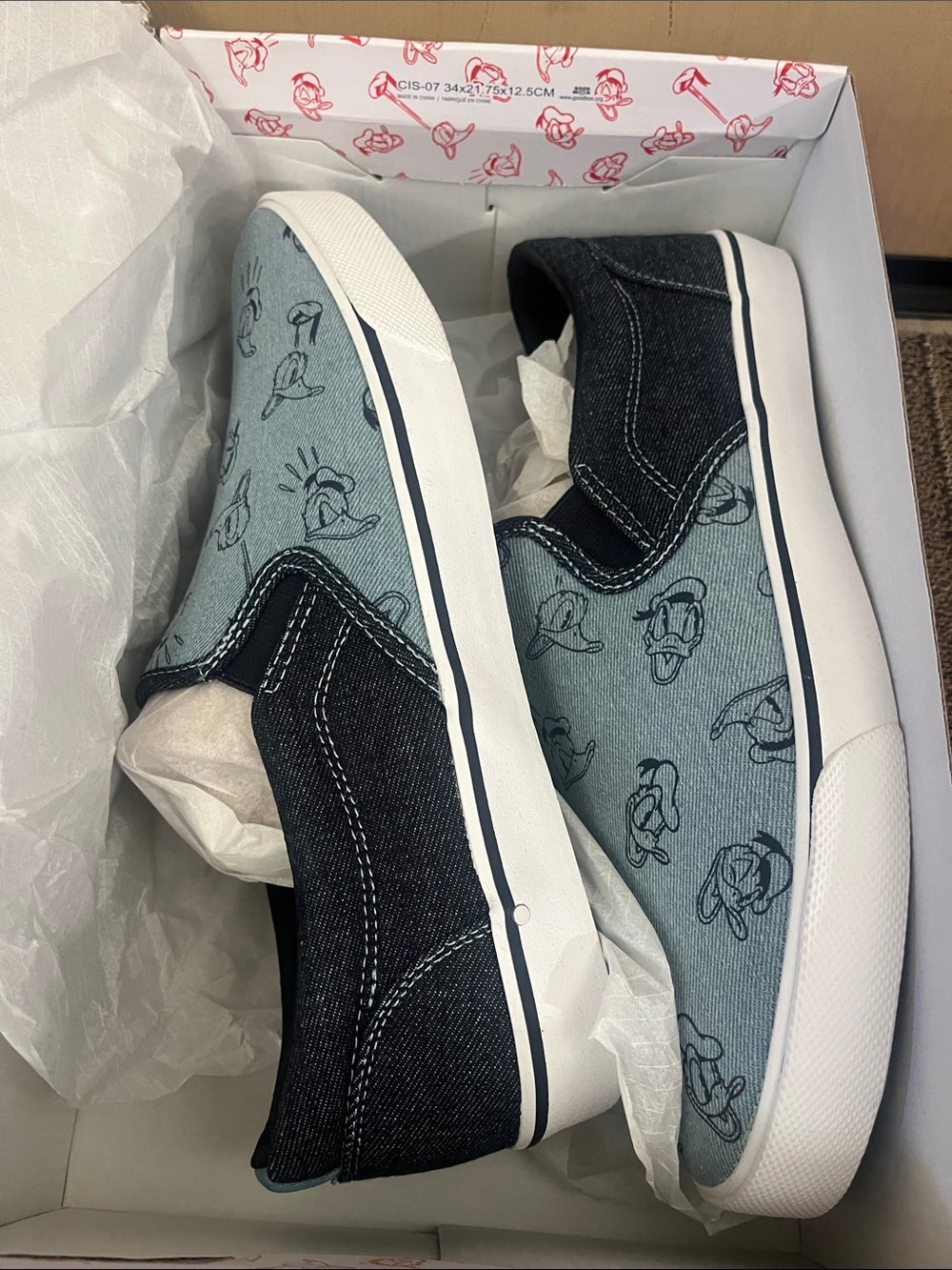 Disney Huey Donald duck slip on sneakers 12
